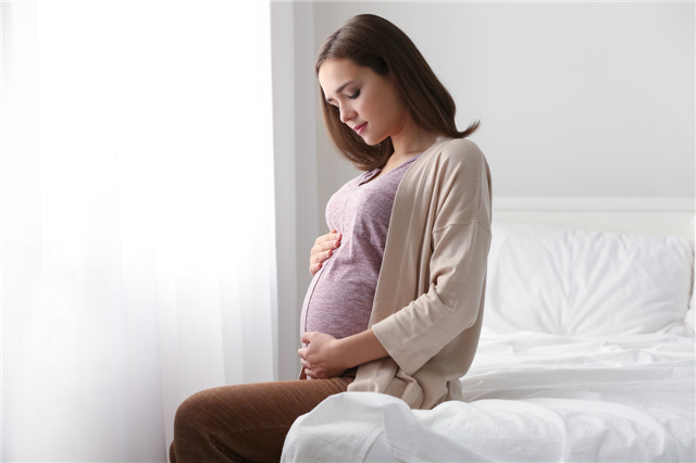 孕妇熬夜的危害(孕妇熬夜的危害对胎儿发育有什么影响?)