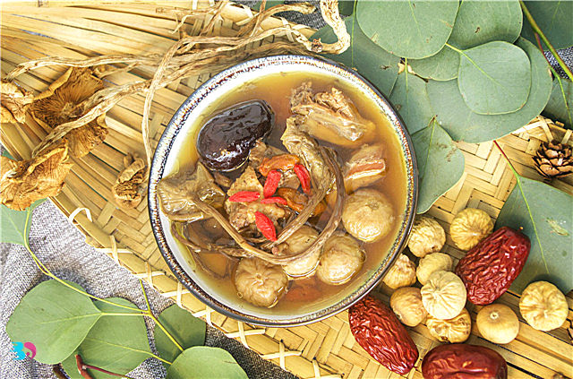 茶树菇的做法煲汤素(茶树菇怎么煲汤好喝茶树菇和什么搭配营养好)