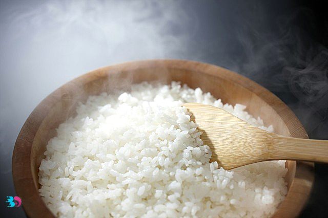 电饭煲蒸米饭水和米的比例(电饭煲蒸米饭水和米的比例和时间)