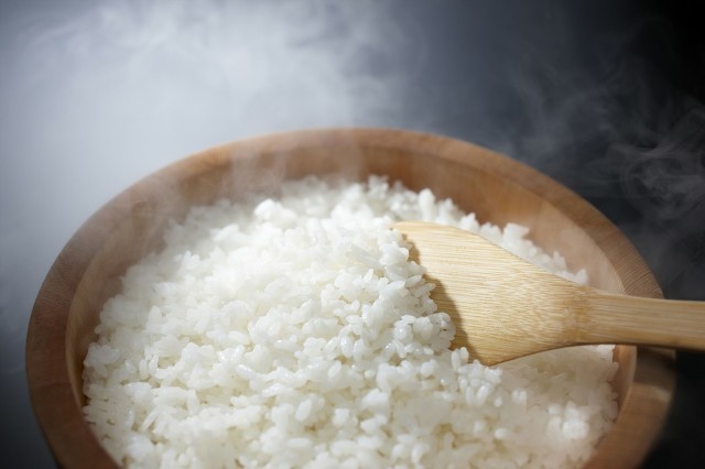 吃米饭的好处和坏处(吃米饭的好处与坏处主食的食用也需谨慎吗)
