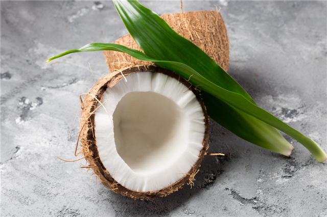 怎么选椰子(怎么挑选优质的椰子椰子的食用功效以及注意事项视频)