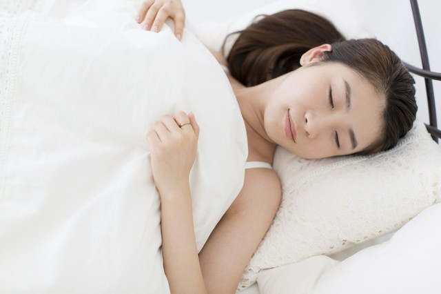 枕头高低(枕头高低对睡眠有哪些影响这个值得了解吗)