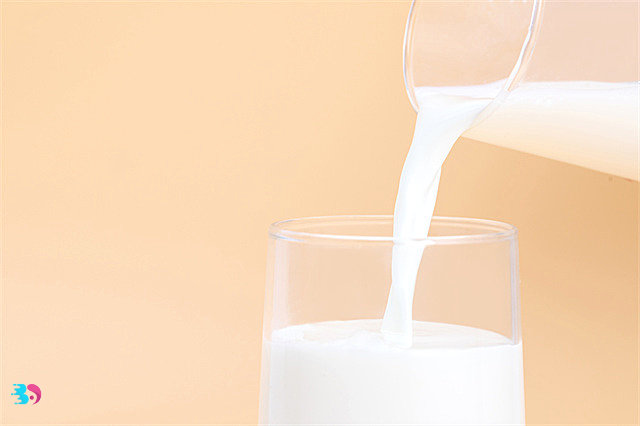 牛奶喝多了会长痘吗