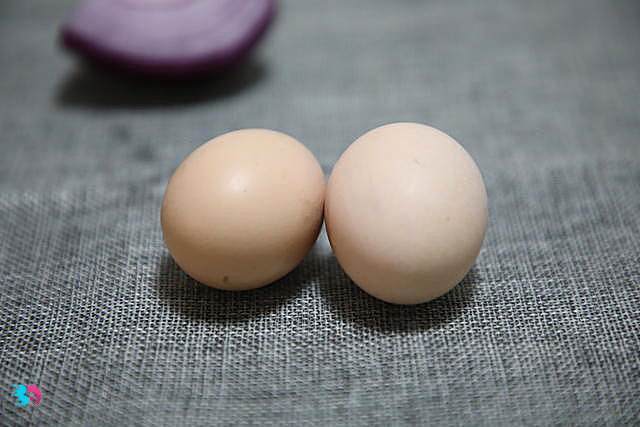 鸡蛋和鸭蛋哪个更有营养(鸭蛋和鸡蛋哪个更有营养价值)