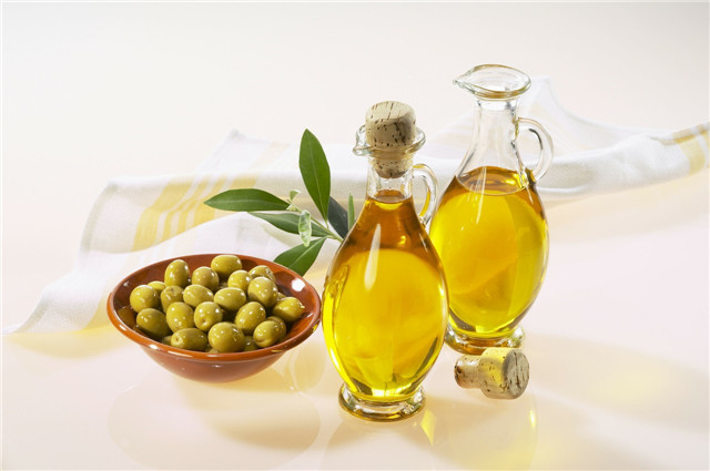 橄榄油保质期(橄榄油保质期过了二年还可以吃吗)