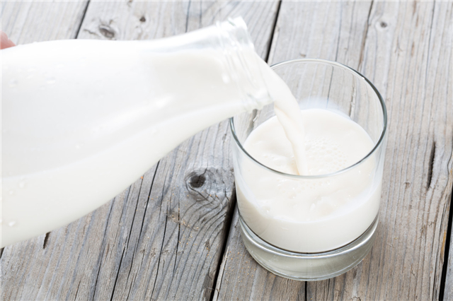 牛奶何时喝最好(牛奶何时喝最好金典有机纯牛奶和纯牛奶的区别)