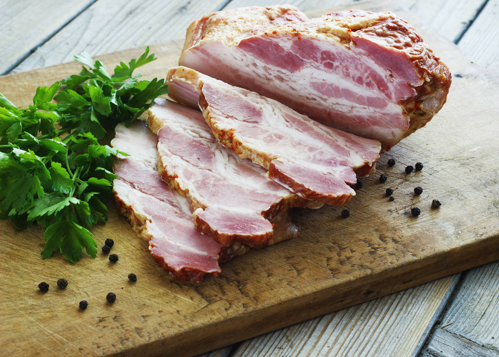 冷冻猪肉可以保存多久(冰箱放二年的肉还能吃吗)
