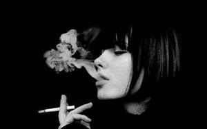女人梦见别人抽烟(梦见别人抽烟寓意是什么)