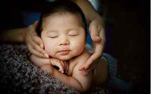 梦见抱着别人家的婴儿(梦见抱着别人家的小孩子是什么意思)